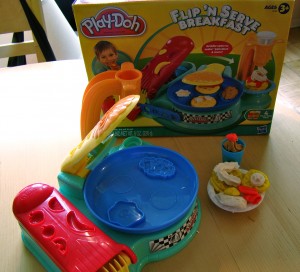 Play Doh Flip n Serve Breakfast Playset 