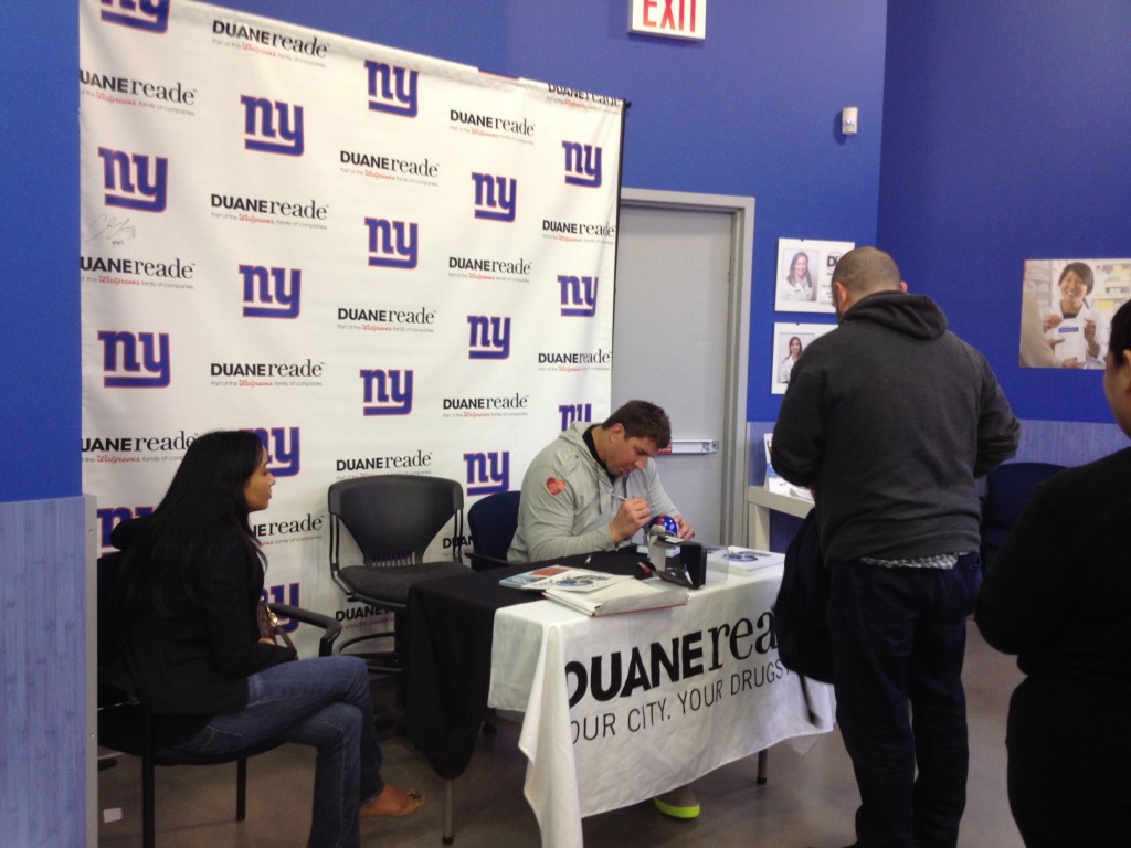 New York Giants David Diehl signing autographs at Duane Reade flu shots at Duane Reade, places to get flu shot in new york