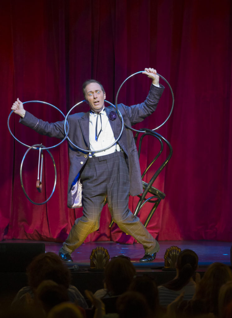 illusionists-charlie-frye